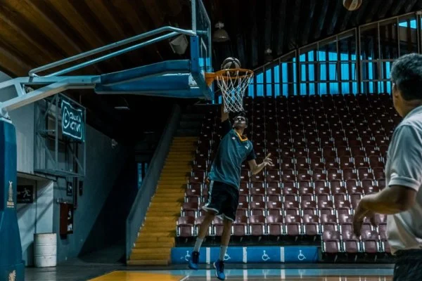 basketball player rebounding